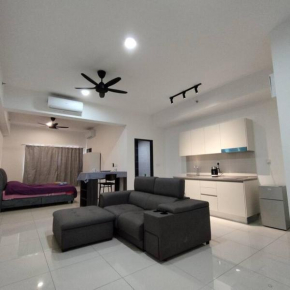 1 Bed Queen Suites at EduSentral for 2 Guests